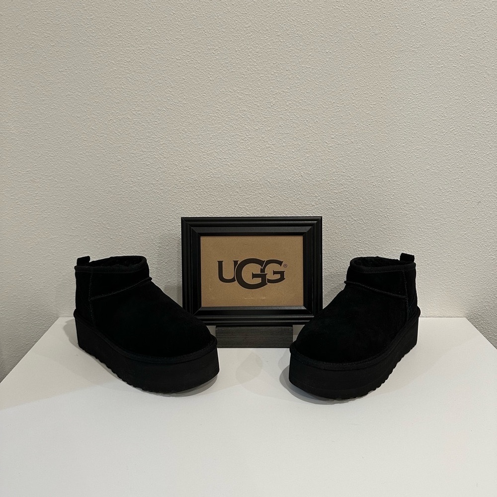 New UGG Women’s Ultra Mini Platform Boots Size 8